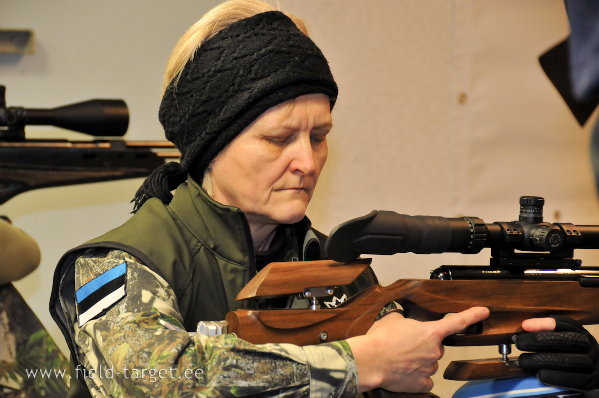 Heli keskendub karmiks lahinguks omade vastu